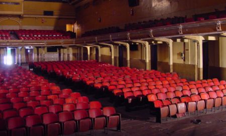 Panorámica de la sala y ubicación de la silletería (2006).